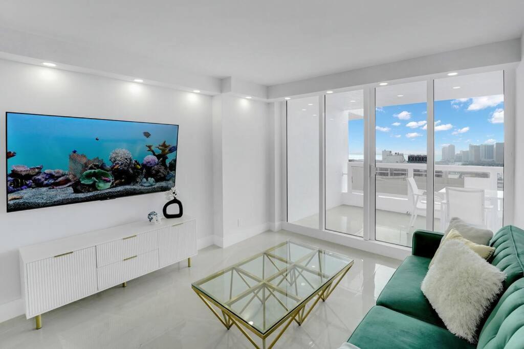 Shades Of Miami Sky Penthouse! Newly Renovated Apartment Exterior photo